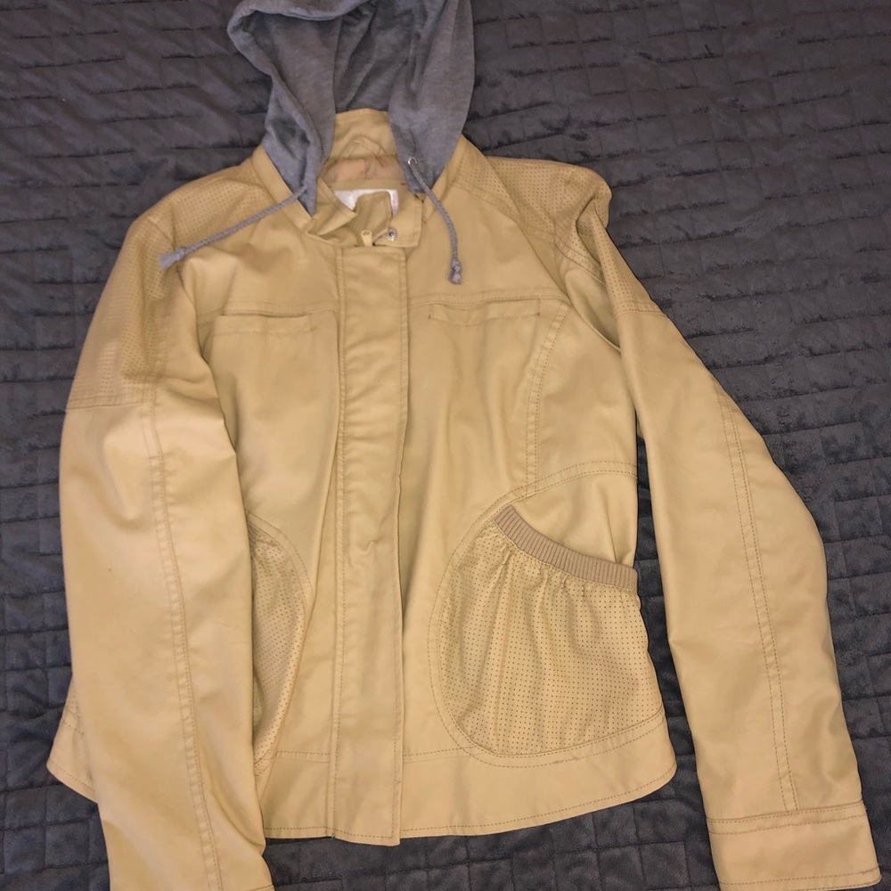 Yellow zip up jacket with detachable hood